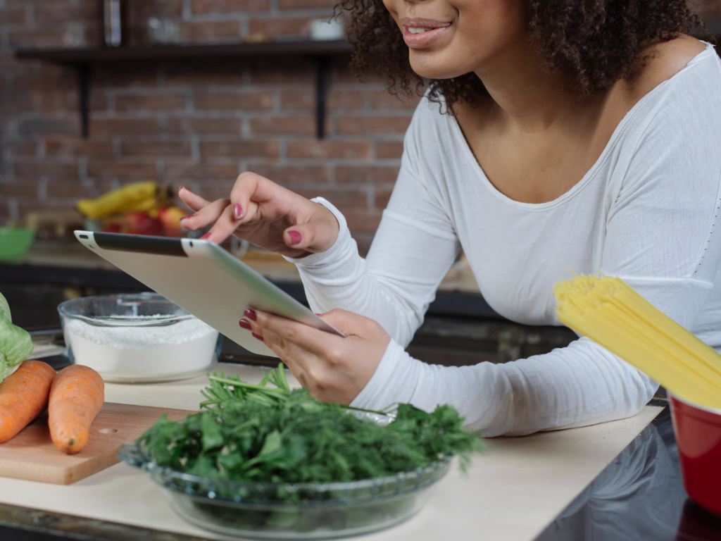 Innovando tu alimentación: cómo la IA puede ayudarte a planificar y personalizar tu dieta