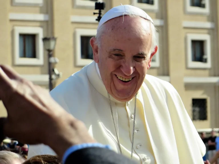 El Papa Francisco en la cumbre del G7 debatiendo sobre Inteligencia Artificial