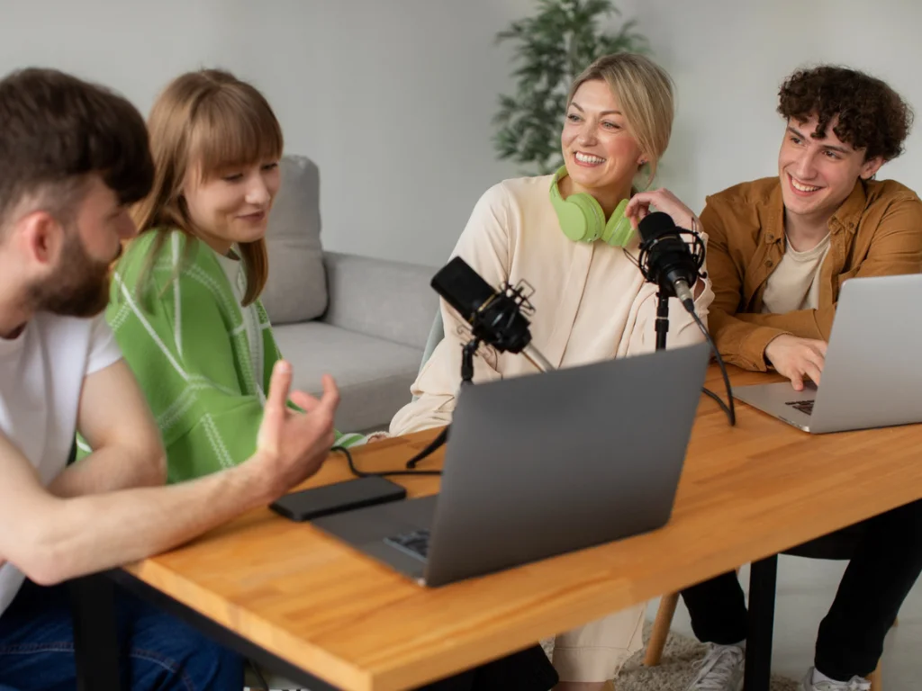 Innovación en Plataformas de IA para la Generación de Voces Sintéticas Naturales