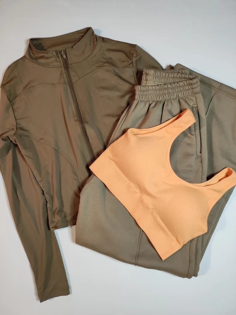 editor de fotos con ia de simplifica con ia: fotografía de moda ropa deportiva